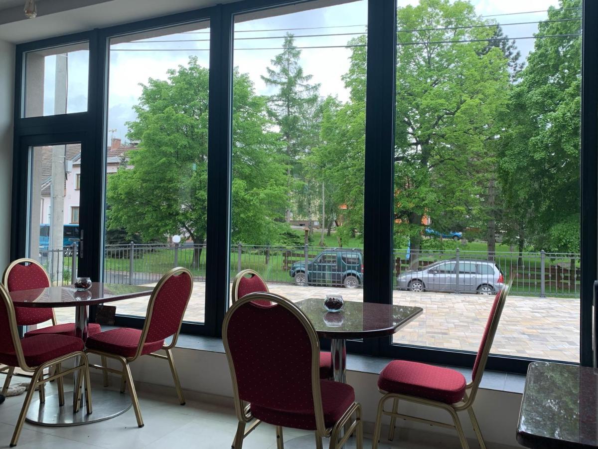 Kuzelov Cafe De La Creme酒店 外观 照片