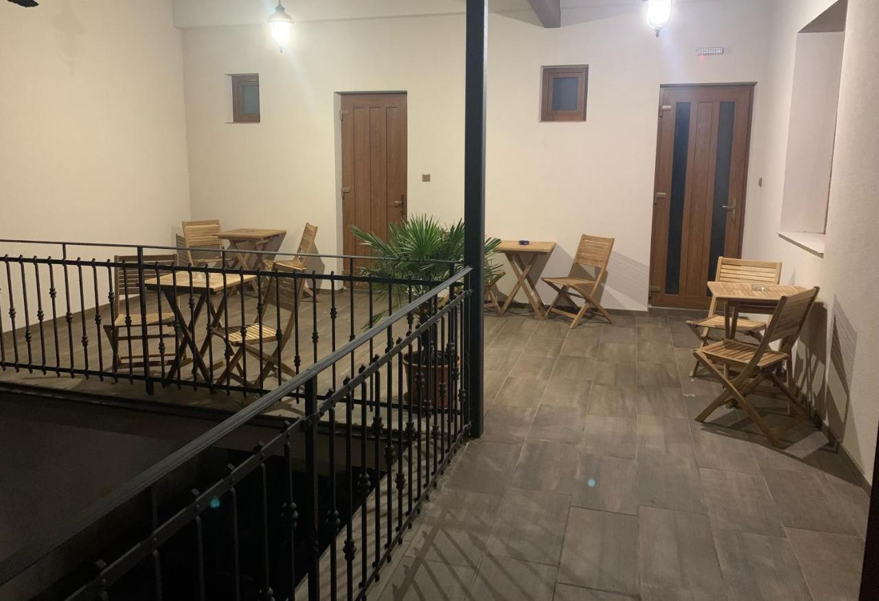 Kuzelov Cafe De La Creme酒店 外观 照片