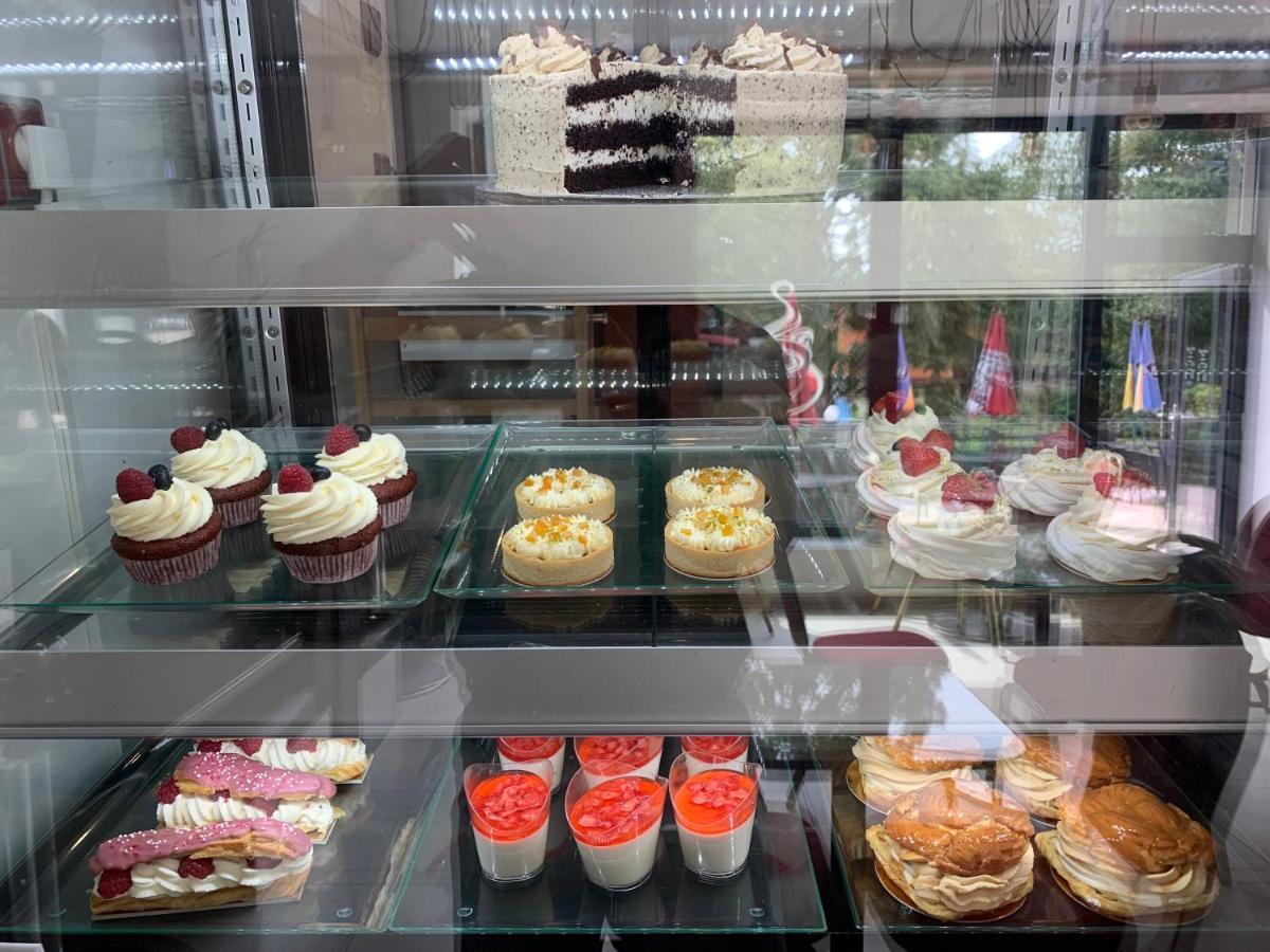 Kuzelov Cafe De La Creme酒店 外观 照片